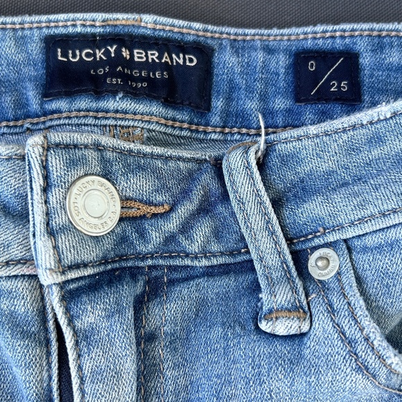 Lucky brand denim shorts - Picture 2 of 5